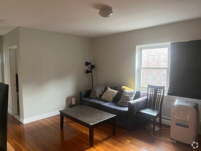 Building Photo - 32 James St Rental