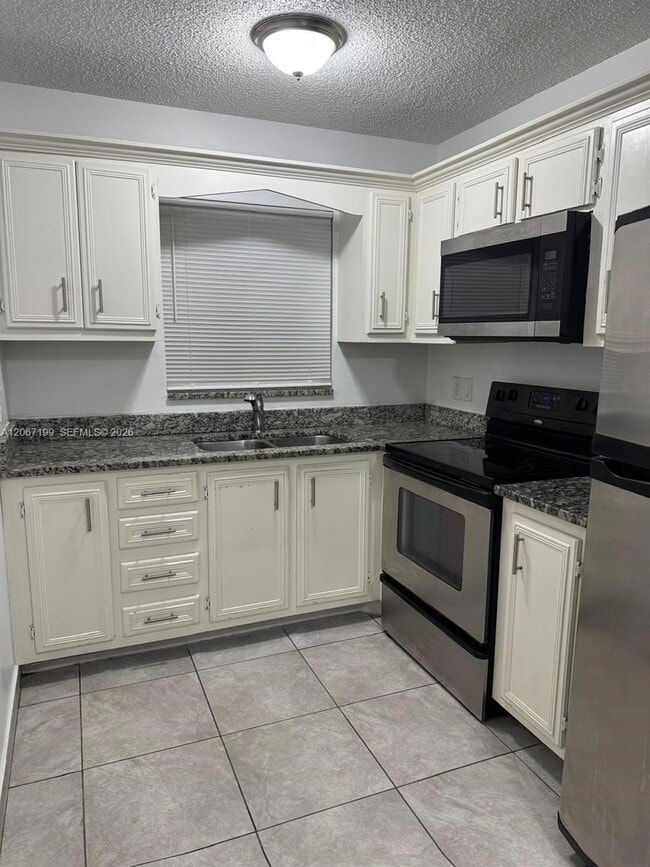 Building Photo - 1746 3rd Ave N Unit 3