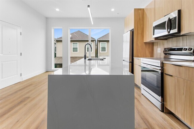 Photo - 5614 Larkin St Unit G