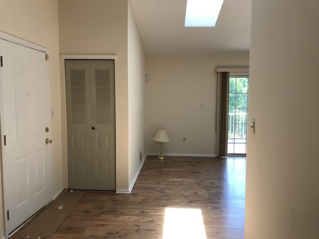 Leaving Room - 29 Amberly Ct Unit 29