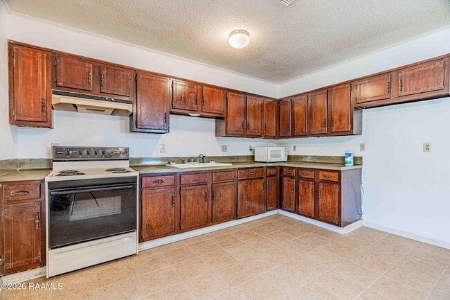 Photo - 222 Winsor Dr