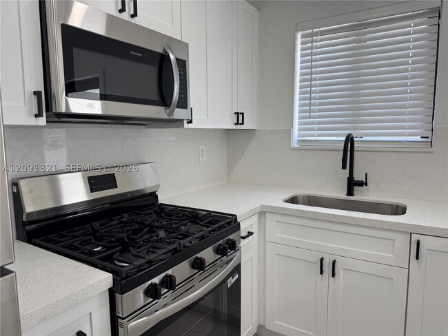 1901 NW 30th St Unit 2