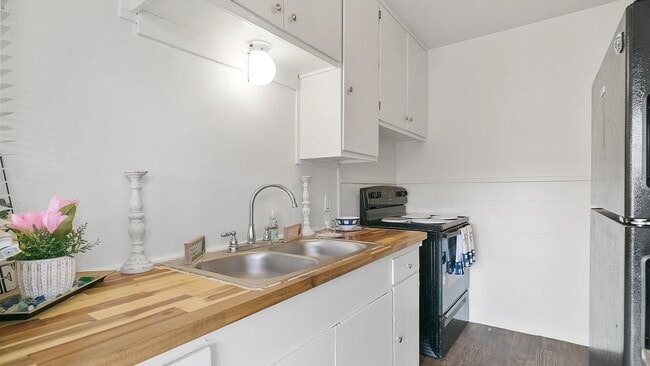 Photo - Driftwood Apartments