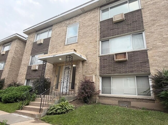 Building Photo - 2033 W 111th St