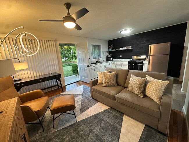 Photo - 652 E Main St Unit 12