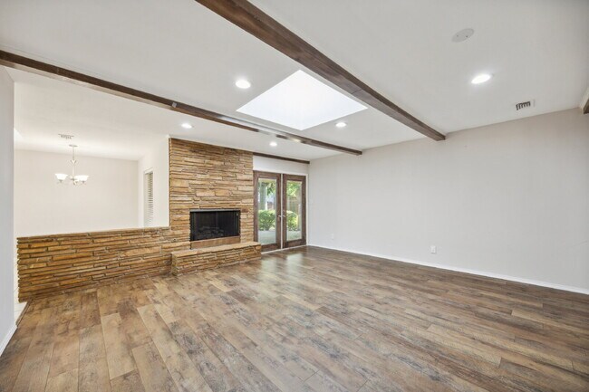 Photo - 1725 Northcrest Dr