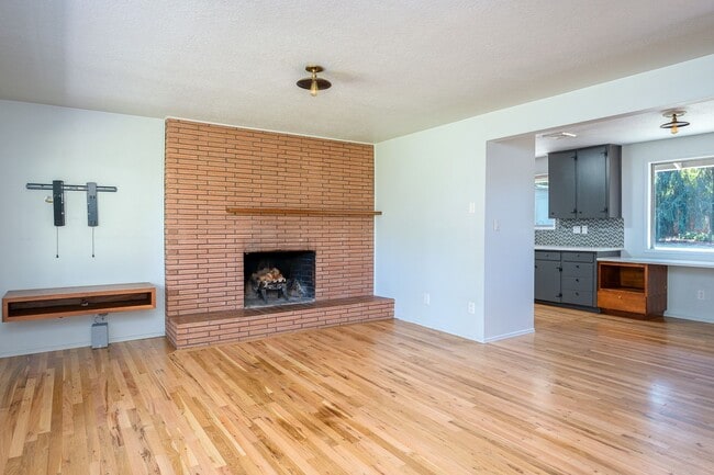 Photo - Charming Mid-Century Home in Lake Oswego School District