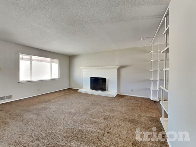 Photo - 1370 University Terrace