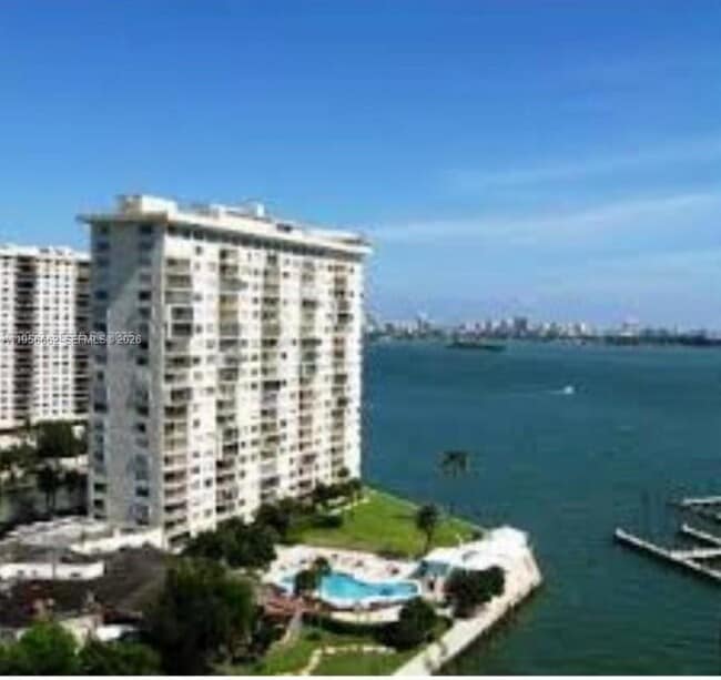 Building Photo - 11111 Biscayne Blvd Unit 4D