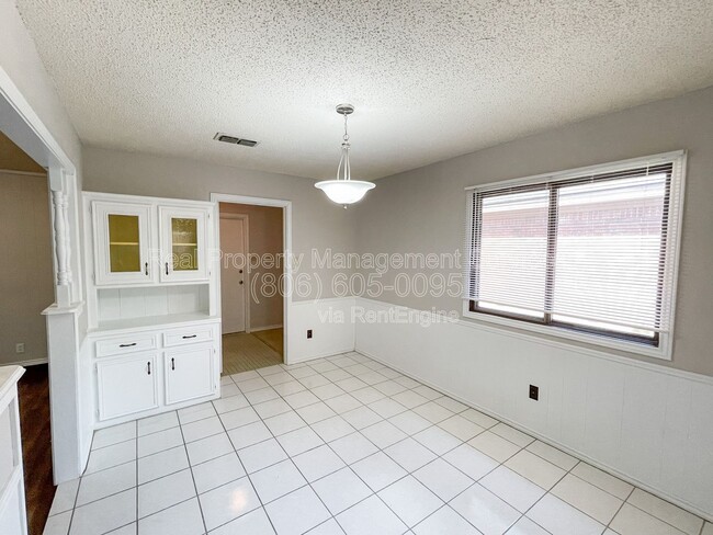 Photo - 4424 76th St