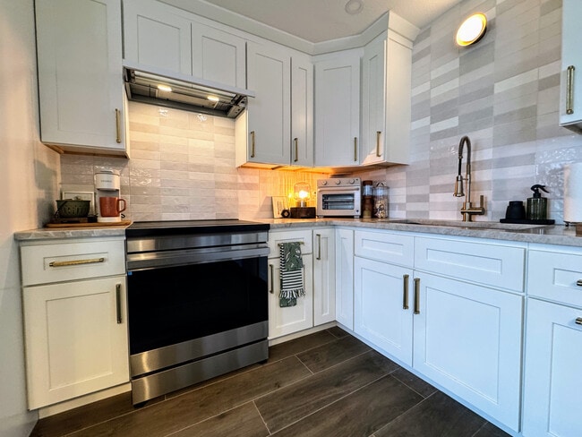 Building Photo - 5153 Salmon Dr SE Unit D Rental
