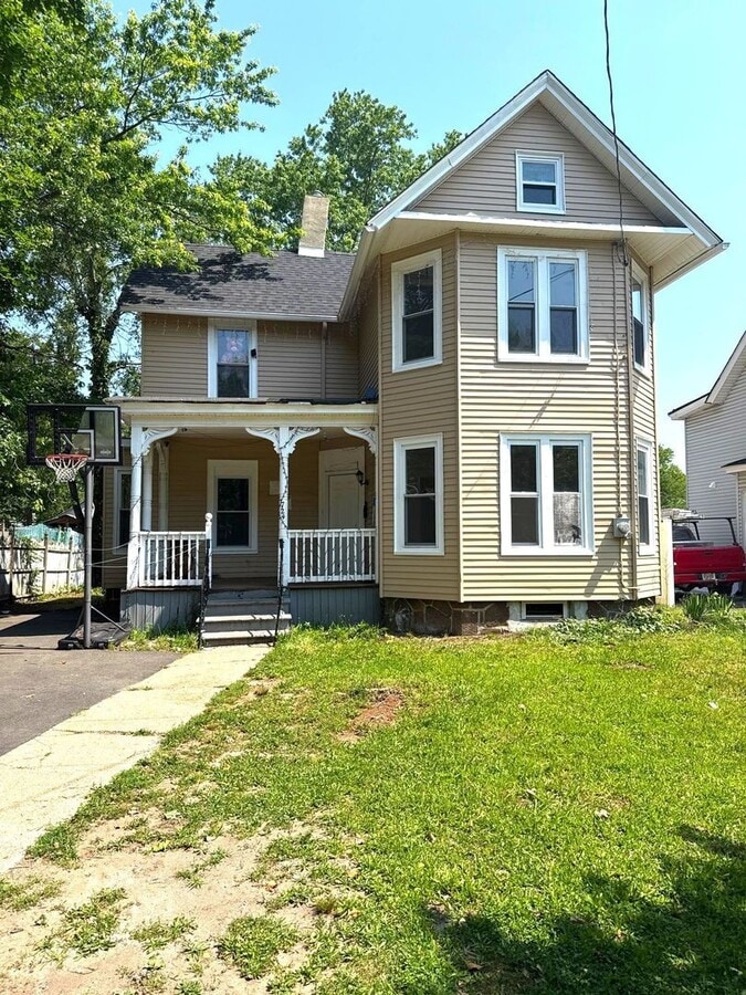 Freshly Updated 4-Bed 2-Bath Home with Spa... - Freshly Updated 4-Bed 2-Bath Home with Spa...