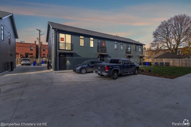 Building Photo - 1642 Bagley St Unit 20 Rental