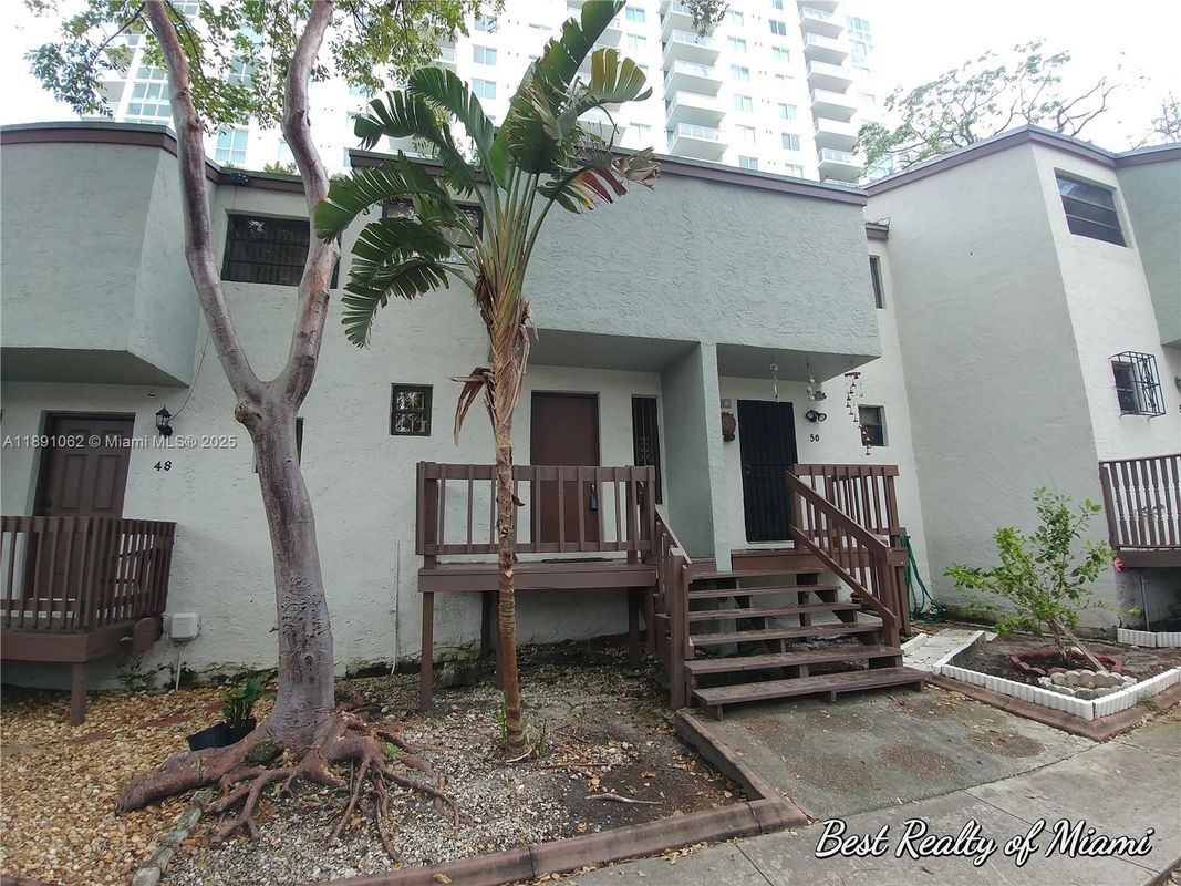 Photo - 1901 NW S River Dr