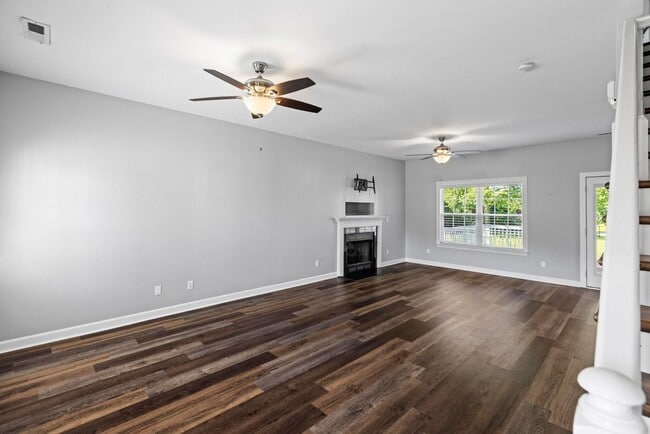 Photo - 4 Bedroom with Large Lot Available Now!