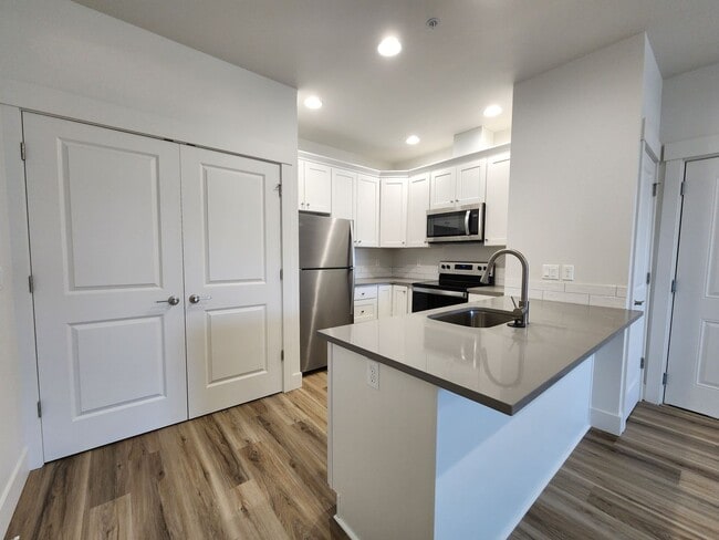 Building Photo - Beautiful Brand New Modern Apartment Homes... Unit 1065-101