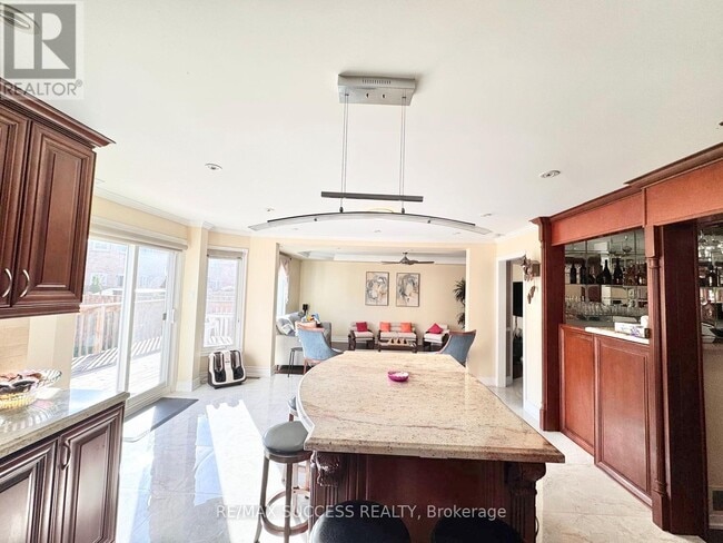 Photo - 5715 Riverdale Crescent