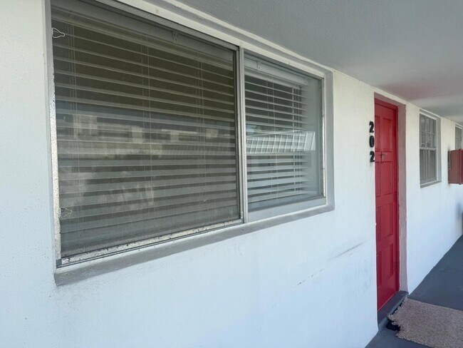 402 Lake Shore Dr Unit 202