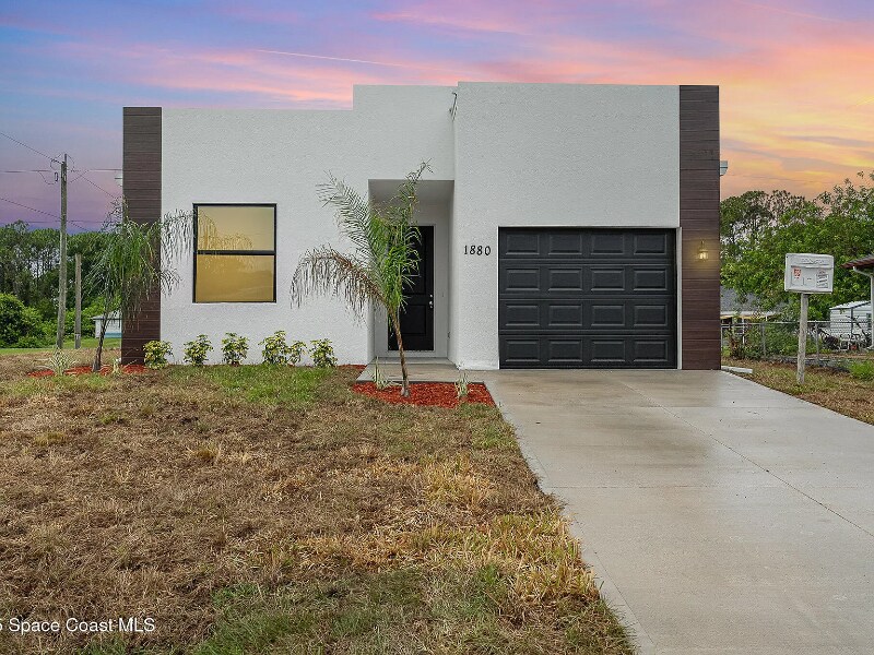 Photo - 1880 Warton Ave SE