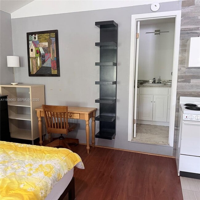 Photo - 2633 NE 32nd St Unidad 1-2