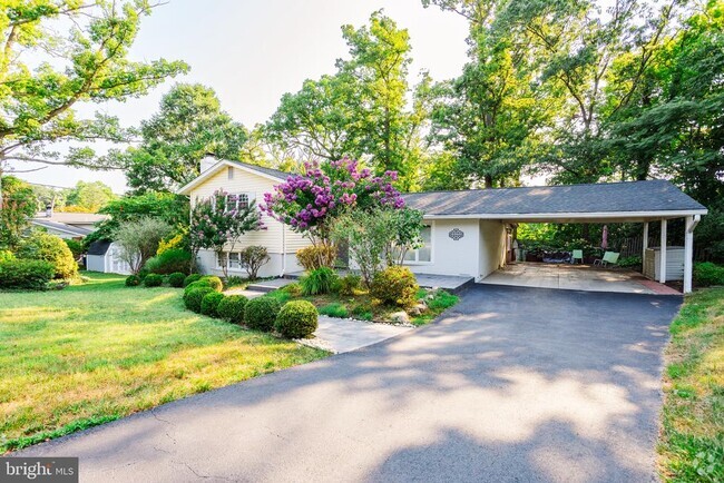 Building Photo - 8901 Beauchamp Dr Rental