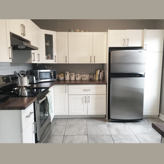 Building Photo - 18 Fairleigh Av S Unit Second Floor