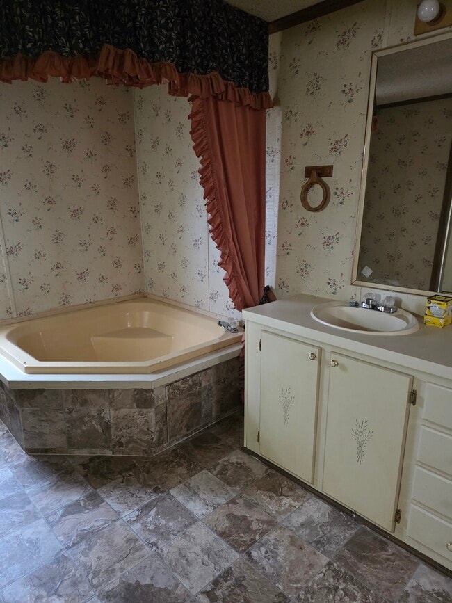 Photo - 144 Matthews St