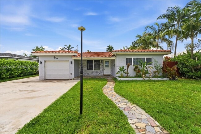 Building Photo - 719 N 31st Rd