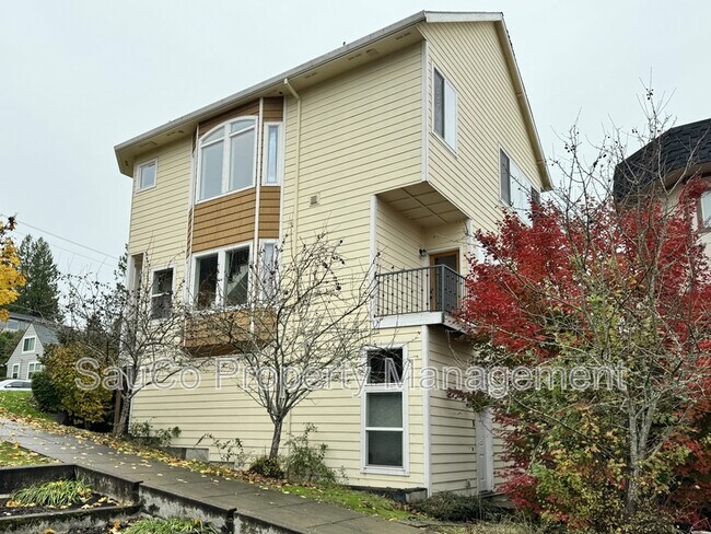 Building Photo - 3340 SW 12th Ave Unit B - 1