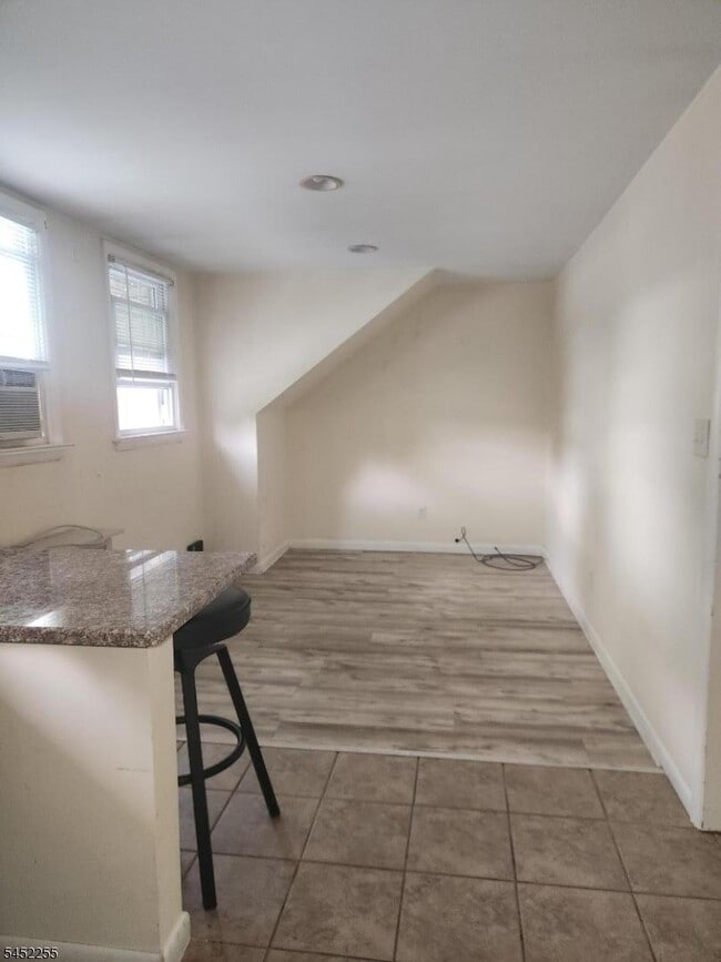 Photo - 525 Maple Ave