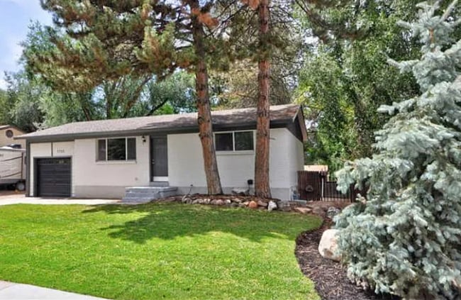 Building Photo - 4 Bedroom/ 2 Bathroom house in Midvale