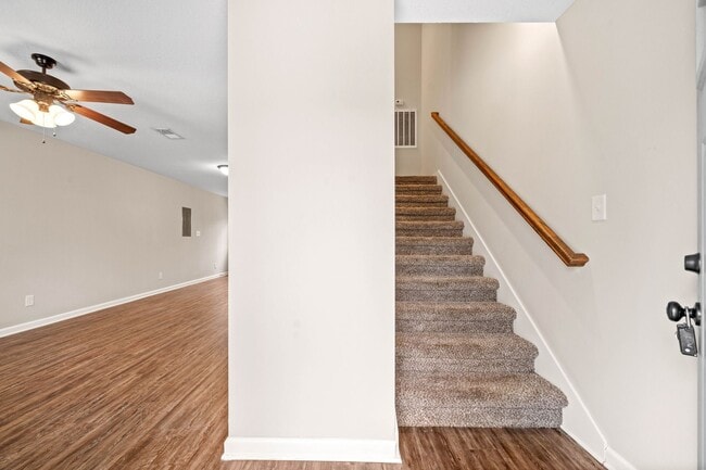 1560 E Knollwood Cir Unit B