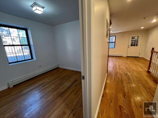 Photo - 3 bedroom in BROOKLYN NY 11221