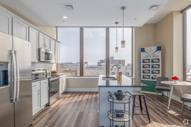 2BR, 2BA - 1,043SF - Kitchen