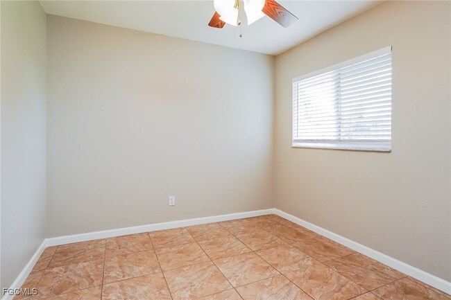 Building Photo - 2214 SW 2nd Ct