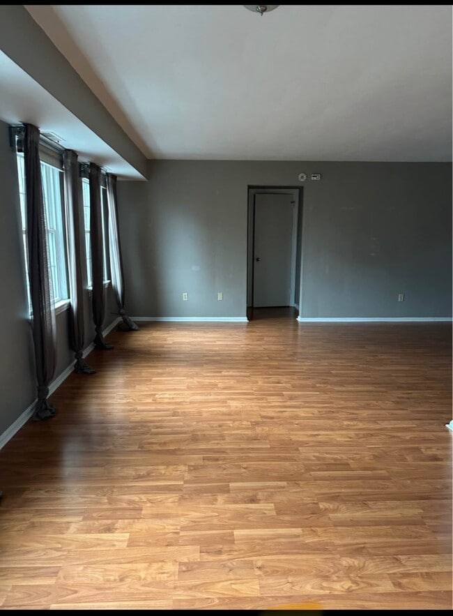 Photo - 19406 Van Aken Blvd