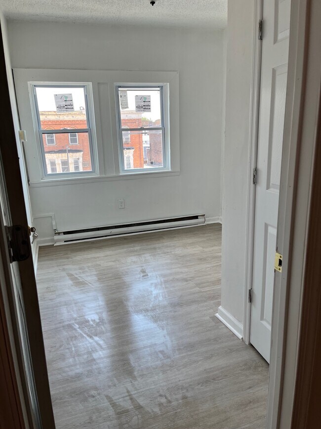 Photo - 4944 N Broad St Unit 3F