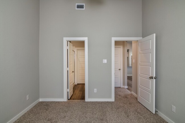 GORGEOUS 2 BEDROOM FOUR PLEX LOCATED IN MI... - GORGEOUS 2 BEDROOM FOUR PLEX LOCATED IN MI... Townhome