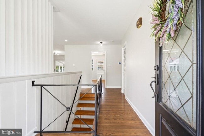 Photo - 1446 Roxanna Rd NW