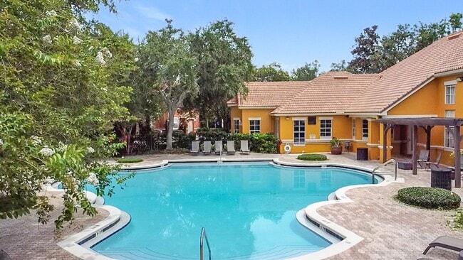 Building Photo - Updated 3 Bedroom, 2 Bath Mirabella Condo ...