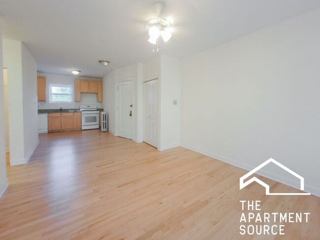 Photo - 3916 N Pine Grove Ave Unit 1W