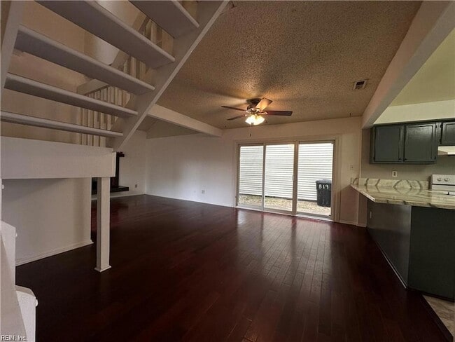 Photo - 819 Dryden St