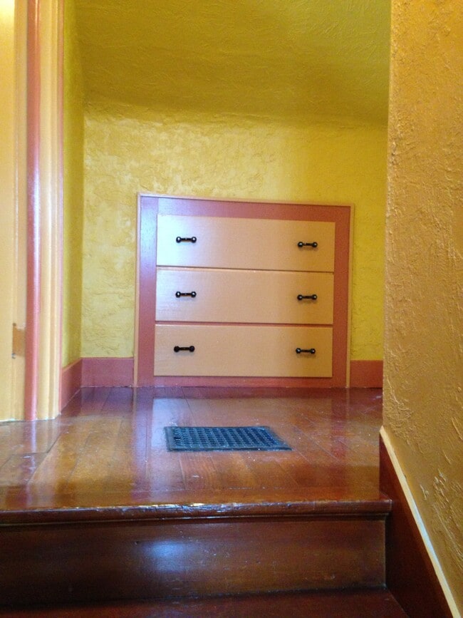 Photo - 513 Bond St