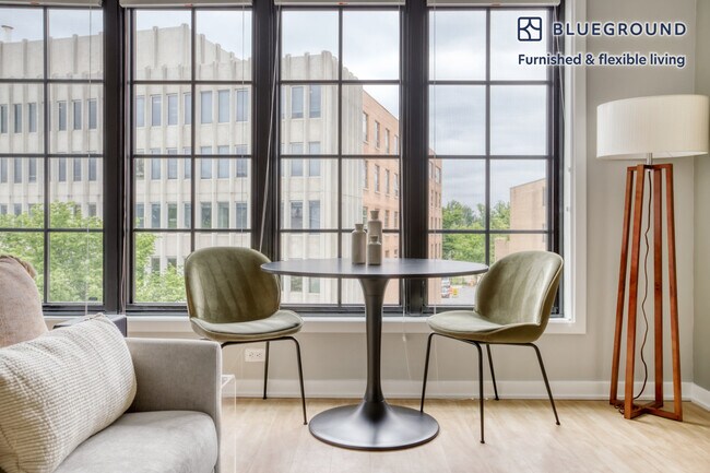 Photo - 2210 Wisconsin Ave NW Unidad SI FL4-ID547