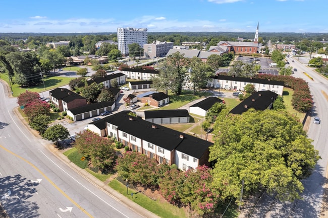 Photo - *NEWLY RENOVATED* 3 Bedroom Townhouse in D...