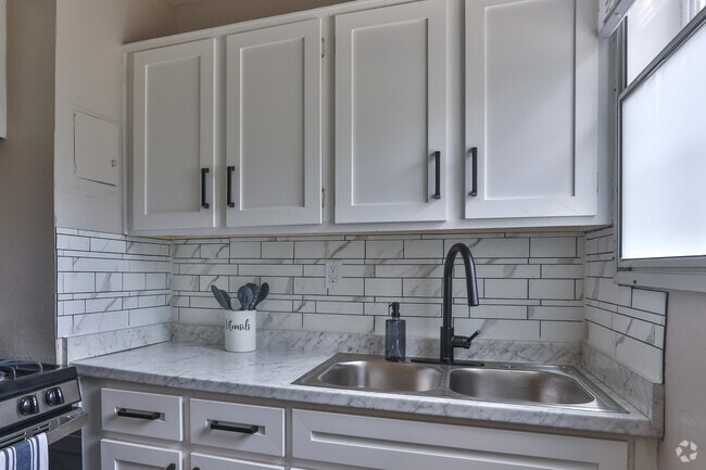 Photo - The Oaks at Anderson Apartments