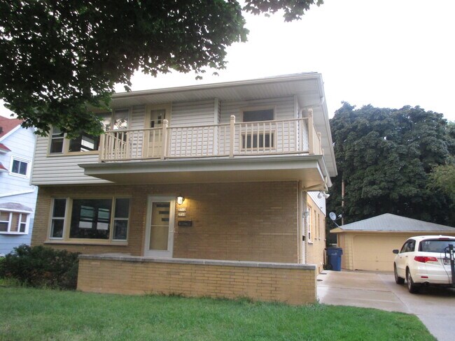 Building Photo - 2710 S 68th St Unit 2712 upper