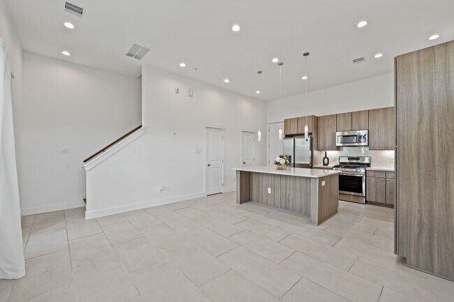 Photo - 594 Janisch Rd