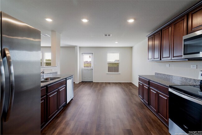 Photo - 414 Retama Pass