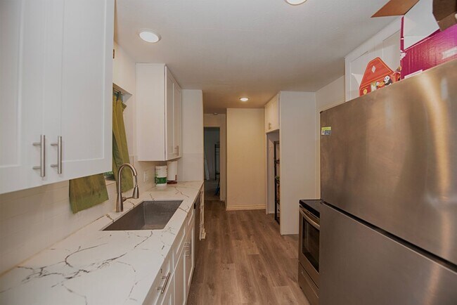 Photo - 2802 Canfield St